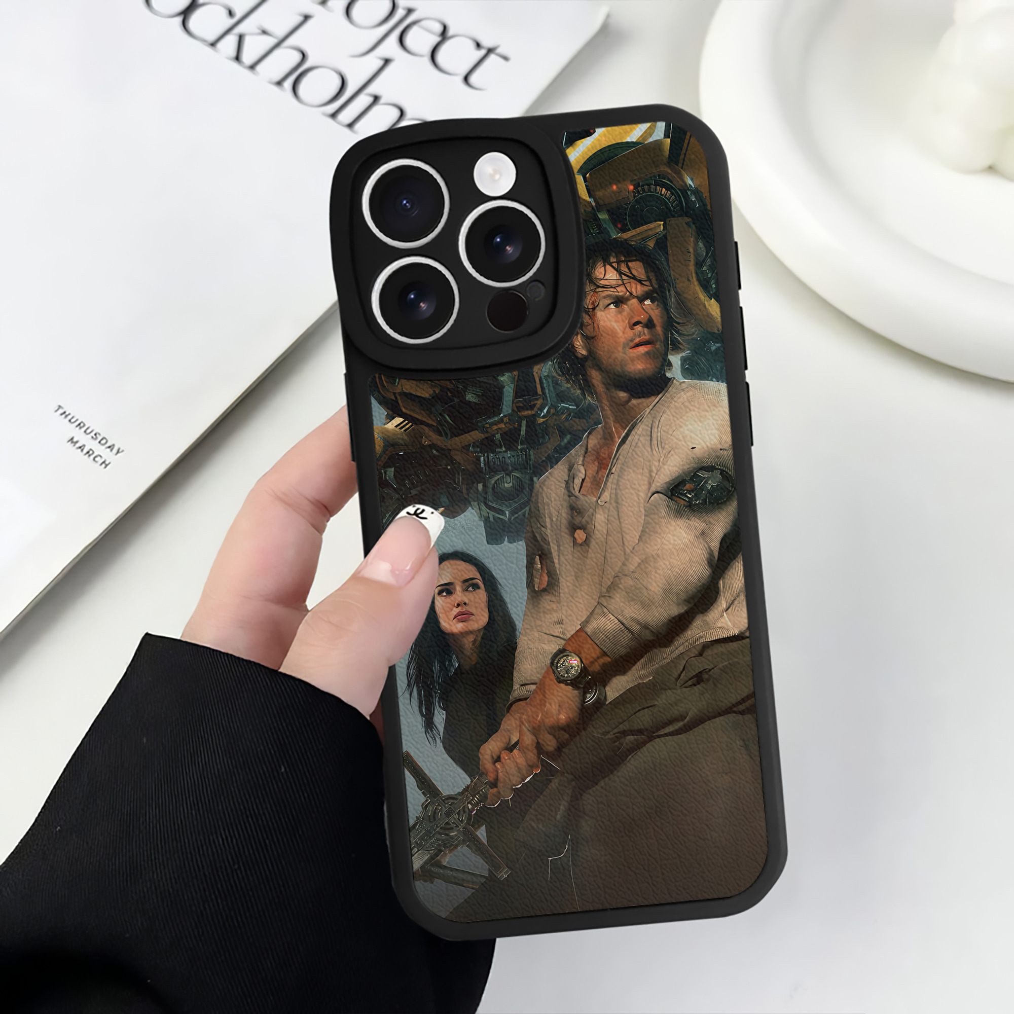 （画像用） Transformers トランスフォーマー 【iPhone 16シリーズ対応】シリコンスマホケース（レザー調） 材質：シリコン